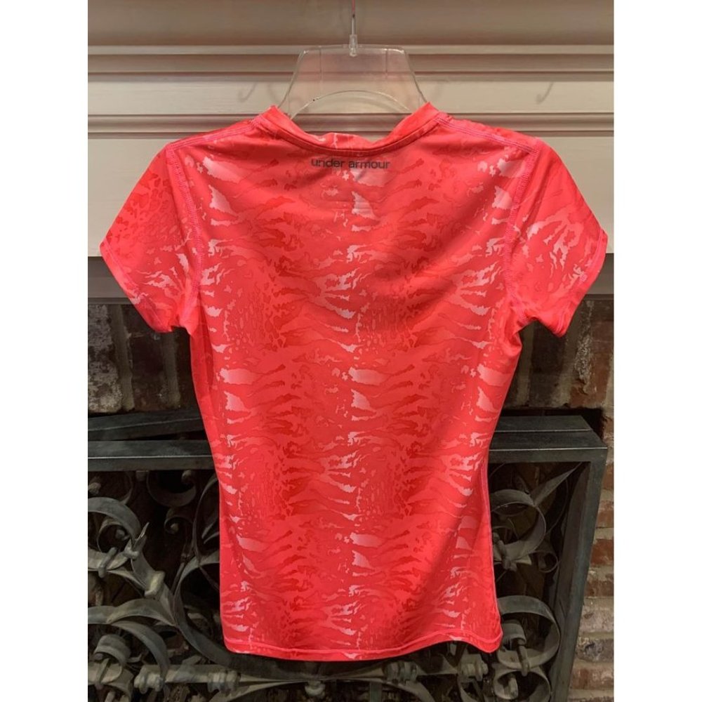 Under Armour tiger stripe top, womens size XS (bin CC) - Picture 3 of 5
